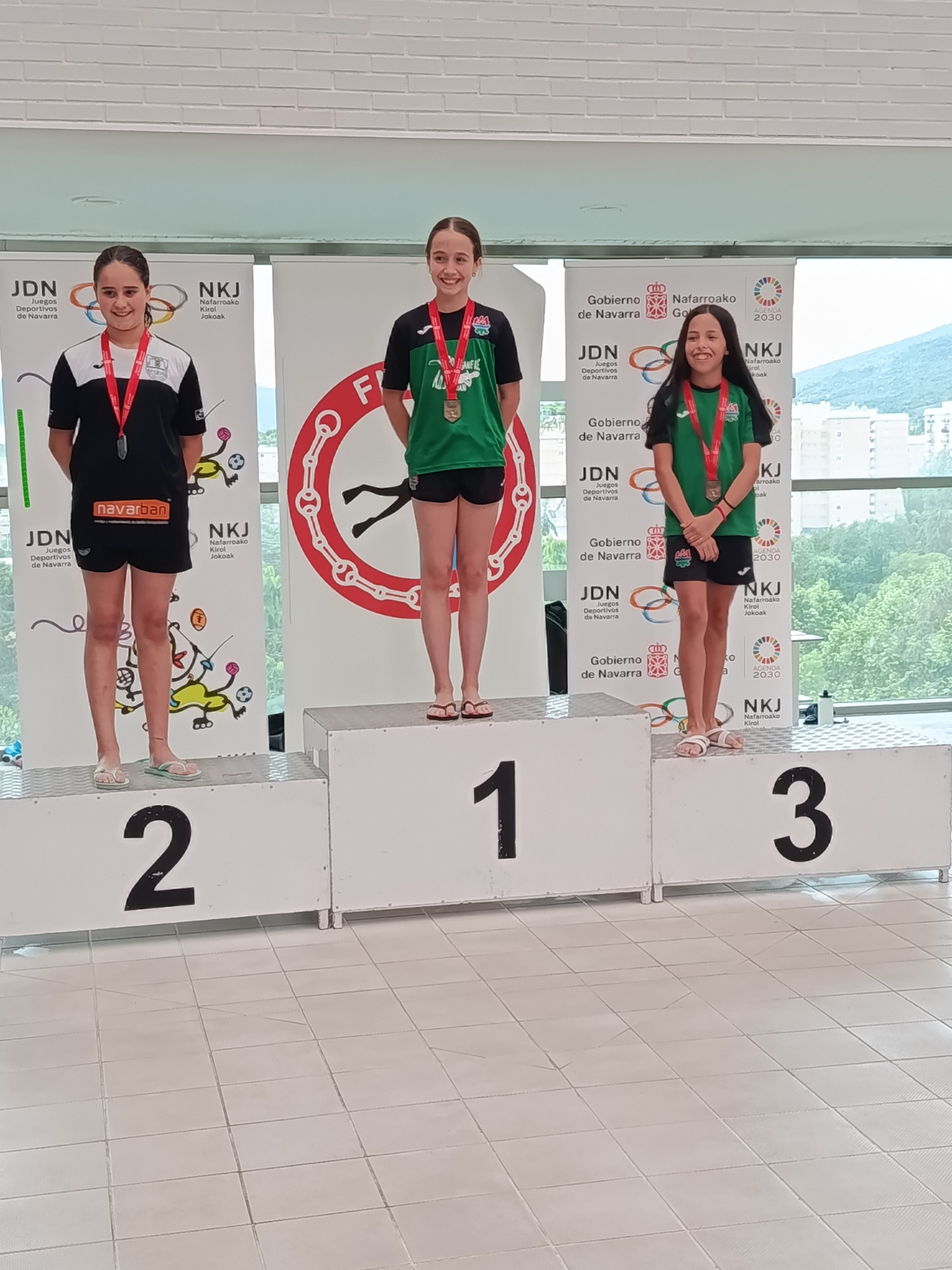 Fin de la XXXIX edici&oacute;n de los JDN con Aletas y trofeos del Campeonato Navarro